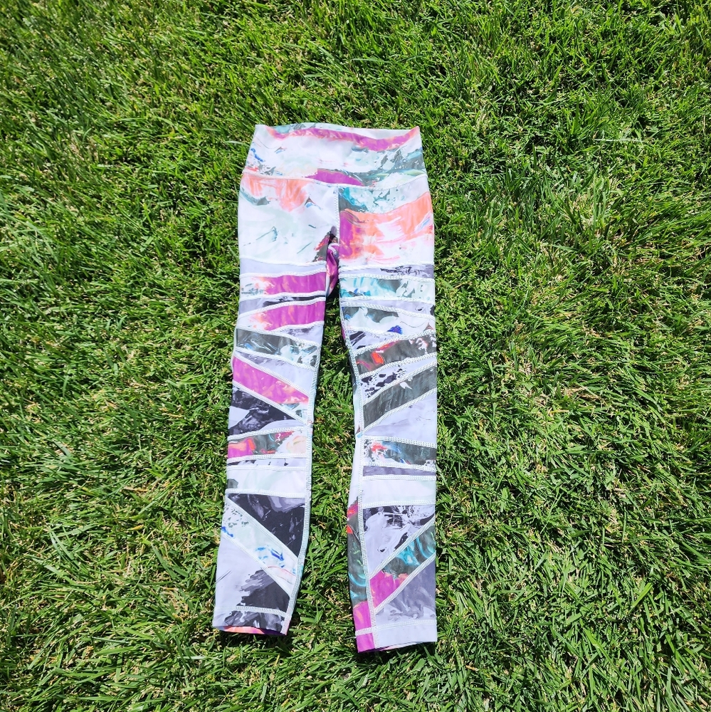 Lululemon size 6 water color leggings used good condition.